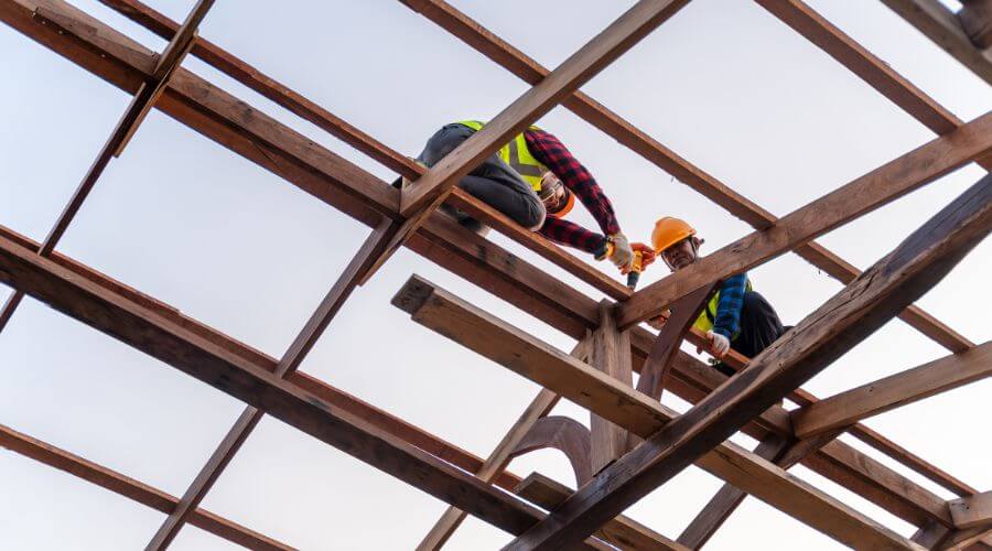 Expert Emergency Roof Repairs services in Astoria, IL